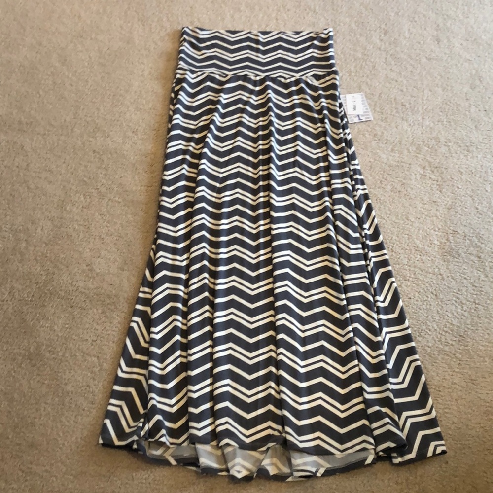 NWT Gray & Off White LuLaRoe Maxi - Large
